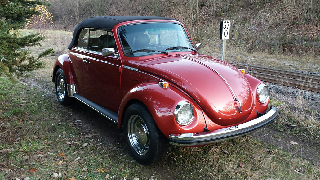 VW_Kaefer_1303_Bordeaux_rot_met_02.jpg