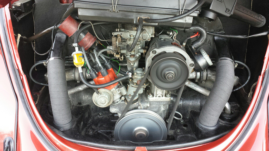 VW_Kaefer_1303_Bordeaux_rot_met_16.jpg