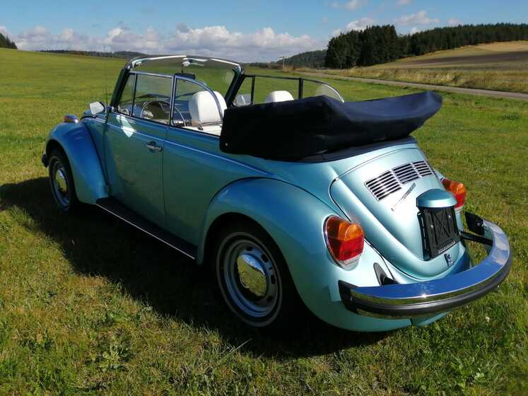 1303_LS_Kaefer_Cabrio_riverblau_01.jpg
