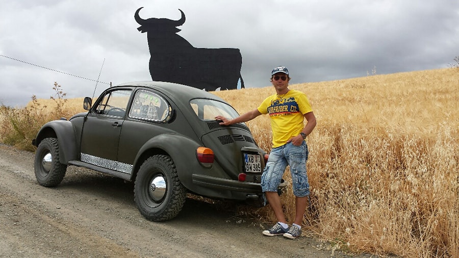 Thorstens mit seinem Käfer in Marokko
